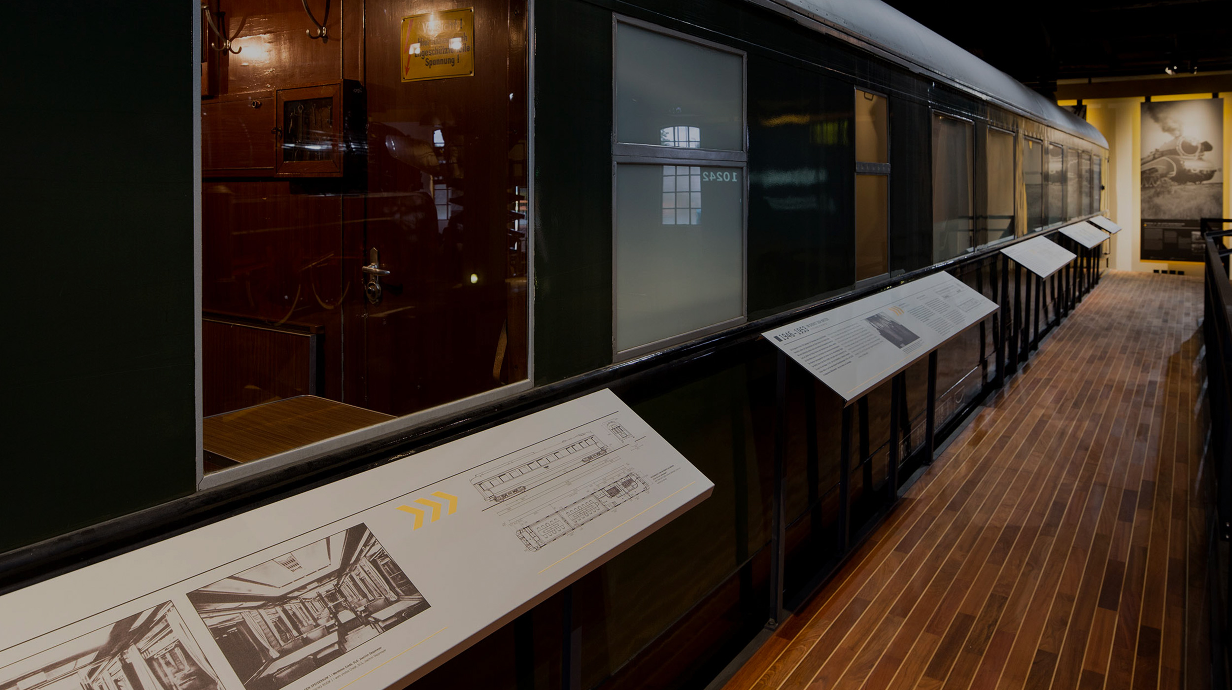 Der Salonwagen im Museum in Perspektive fotografiert